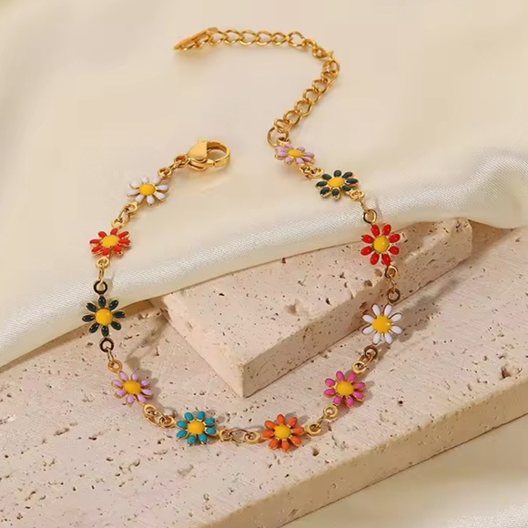 ◾️18K Gold Plated Multi Color Small Daisy Bracelet - Picture 14 of 14